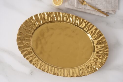 Close-up of the gold-tone porcelain finish.